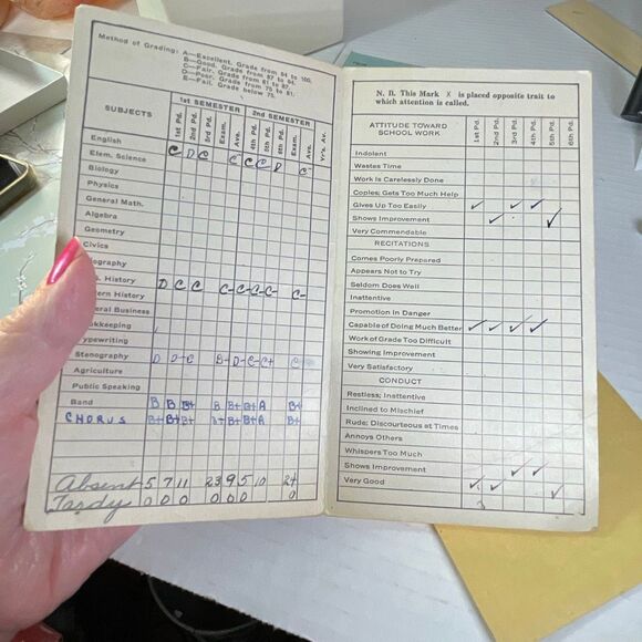 Vintage Ephemera Report cards from 1940’s and 8 years after. - Picture 4 of 10